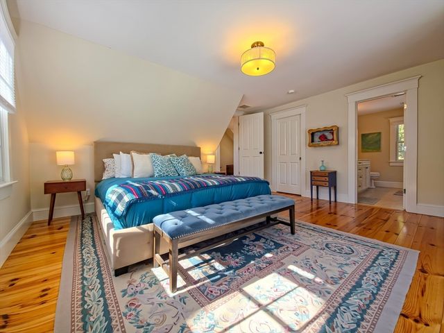 552 Main St, Barnstable, MA 02635