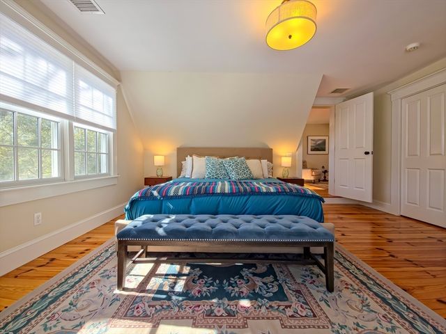 552 Main St, Barnstable, MA 02635