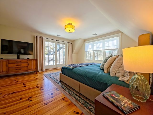 552 Main St, Barnstable, MA 02635