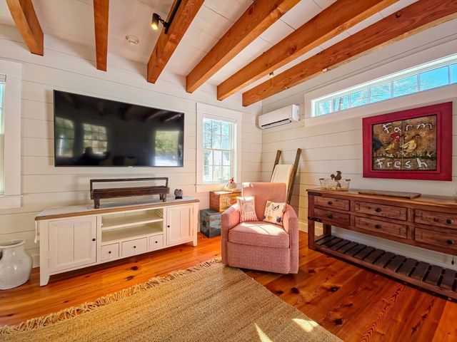 552 Main St, Barnstable, MA 02635