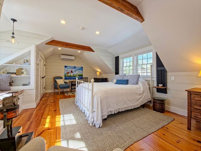 552 Main St, Barnstable, MA 02635