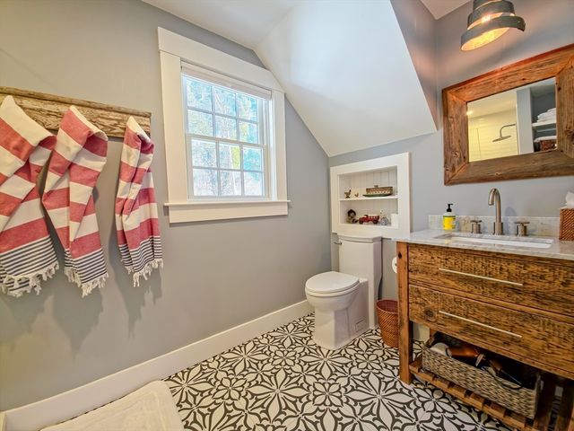 552 Main St, Barnstable, MA 02635