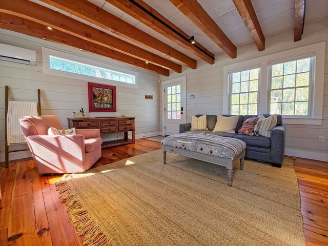 552 Main St, Barnstable, MA 02635