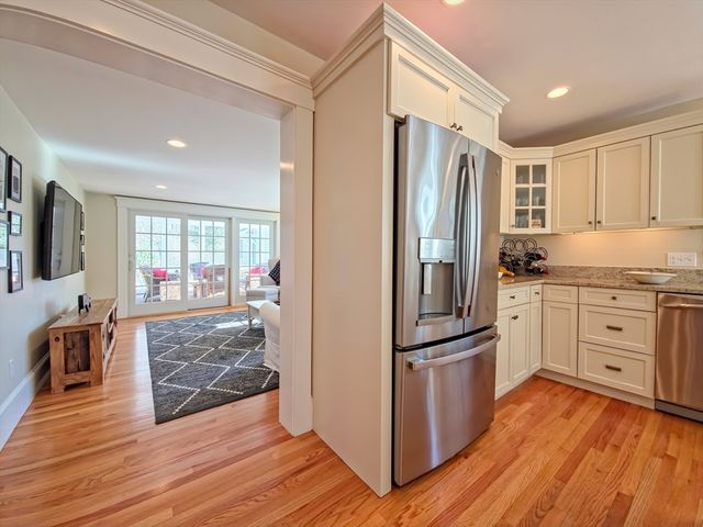 552 Main St, Barnstable, MA 02635