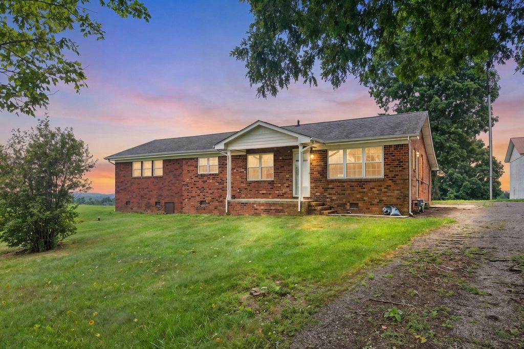 4431 Riggs Road, Pikeville, TN 37367