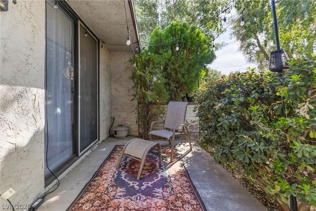 2477 Vallarta Circle, Las Vegas, NV 89121