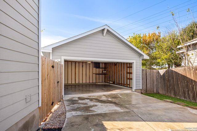 9030 Gull Lake, San Antonio, TX 78245