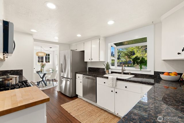 3226 48th Avenue SW, Seattle, WA 98116