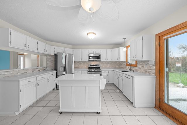 537 Erma Drive, Lake Holiday, IL 60552