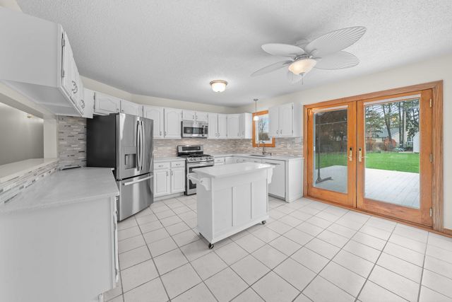 537 Erma Drive, Lake Holiday, IL 60552