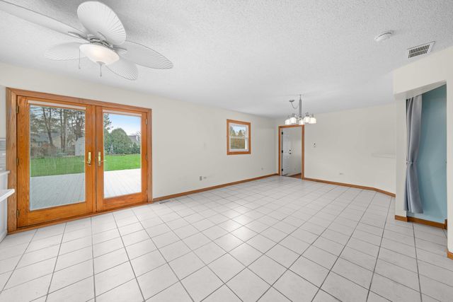 537 Erma Drive, Lake Holiday, IL 60552