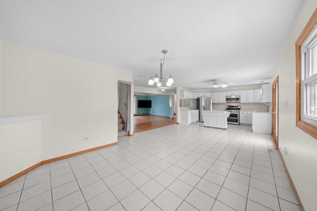 537 Erma Drive, Lake Holiday, IL 60552