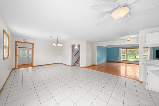 537 Erma Drive, Lake Holiday, IL 60552