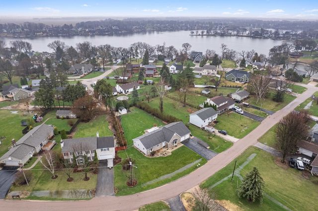 537 Erma Drive, Lake Holiday, IL 60552