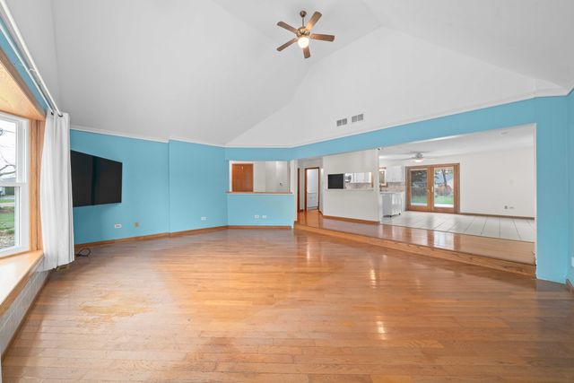 537 Erma Drive, Lake Holiday, IL 60552