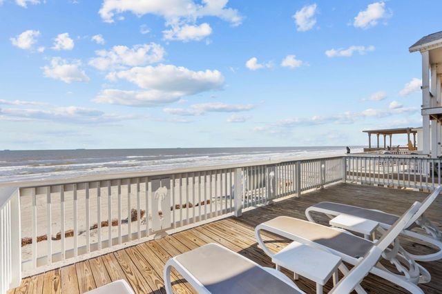 103 W Palm Street, Surfside Beach, TX 77541