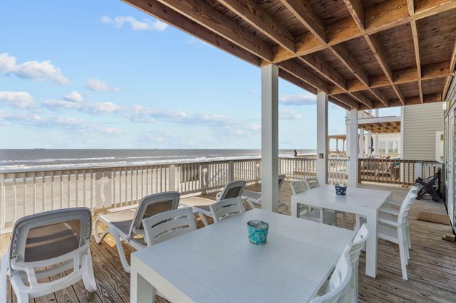 103 W Palm Street, Surfside Beach, TX 77541