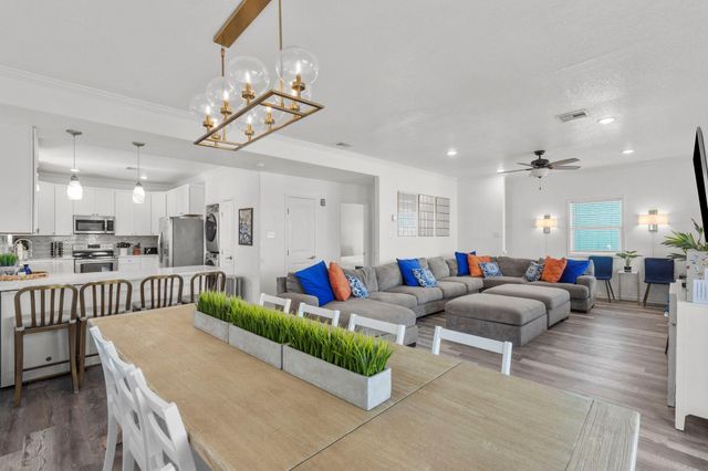 103 W Palm Street, Surfside Beach, TX 77541