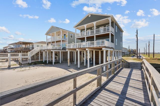 103 W Palm Street, Surfside Beach, TX 77541