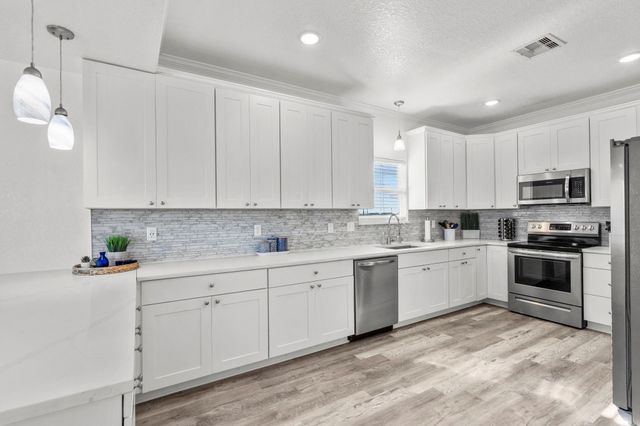 103 W Palm Street, Surfside Beach, TX 77541