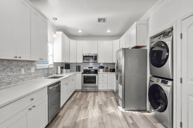 103 W Palm Street, Surfside Beach, TX 77541