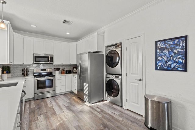 103 W Palm Street, Surfside Beach, TX 77541