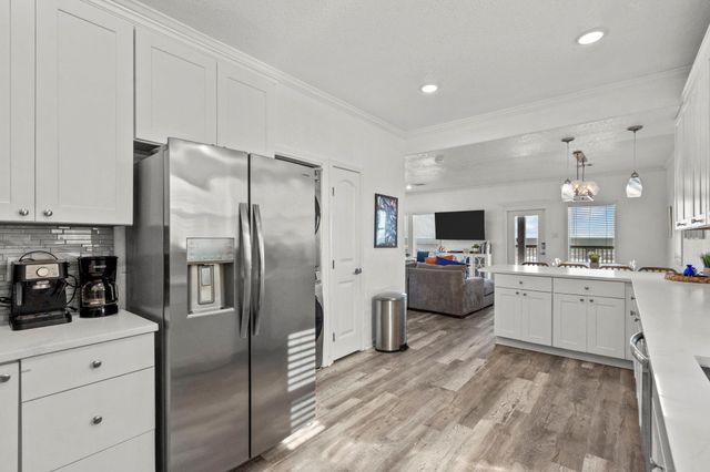 103 W Palm Street, Surfside Beach, TX 77541