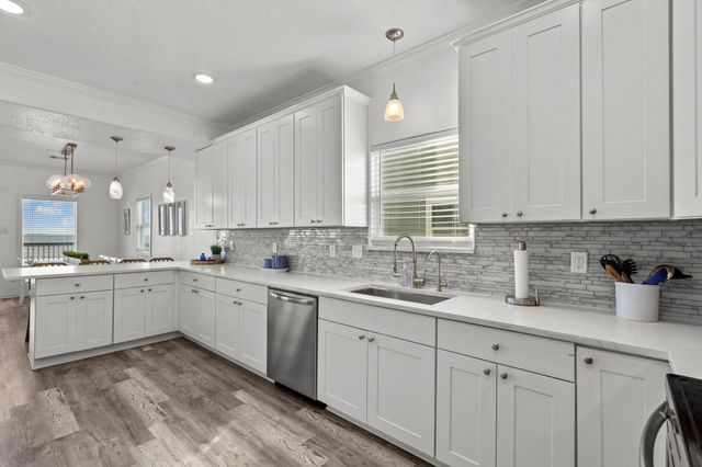 103 W Palm Street, Surfside Beach, TX 77541