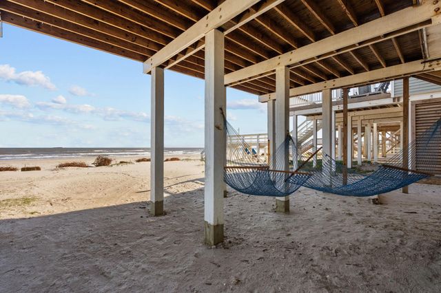 103 W Palm Street, Surfside Beach, TX 77541