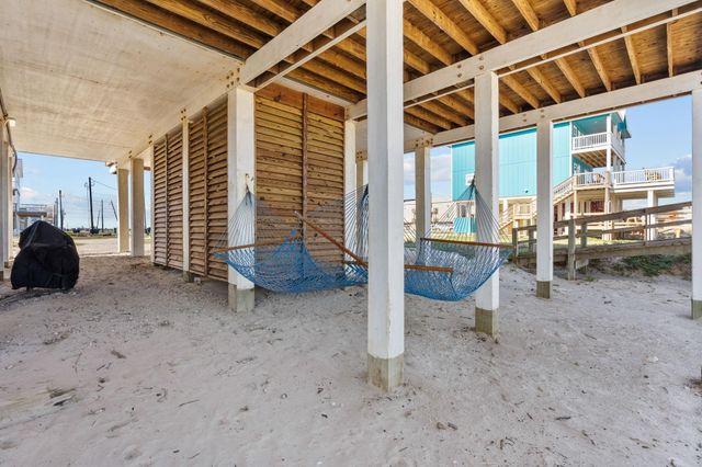 103 W Palm Street, Surfside Beach, TX 77541