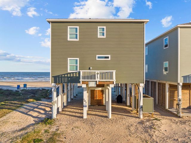 103 W Palm Street, Surfside Beach, TX 77541