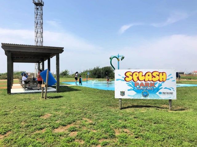 103 W Palm Street, Surfside Beach, TX 77541