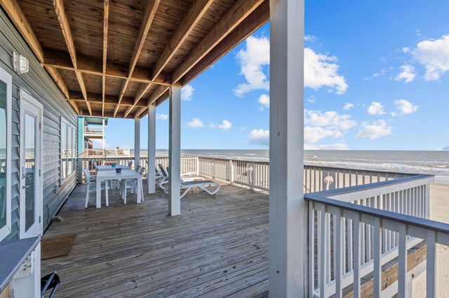 103 W Palm Street, Surfside Beach, TX 77541