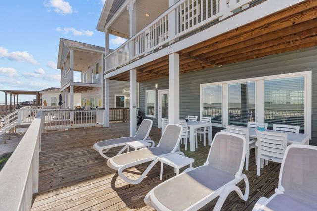 103 W Palm Street, Surfside Beach, TX 77541