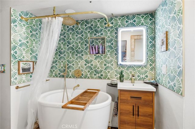 468 E View, Santa Paula, CA 93060