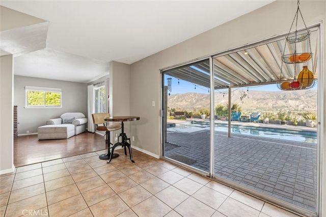 468 E View, Santa Paula, CA 93060