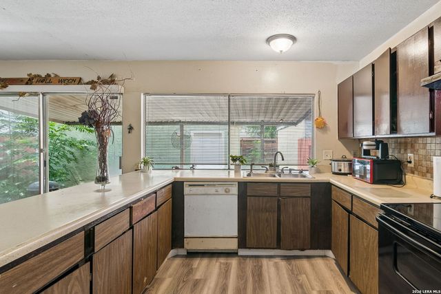 6934 NESTON DR, San Antonio, TX 78239