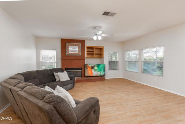 10906 Rosslyn Lane, Bakersfield, CA 93311