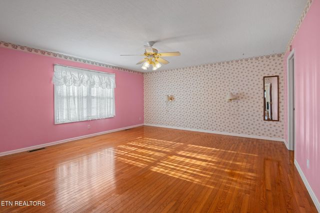 178 Sycamore Drive, Jacksboro, TN 37757