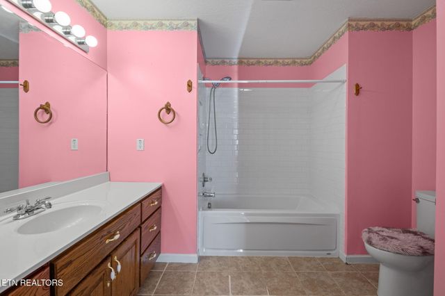 178 Sycamore Drive, Jacksboro, TN 37757