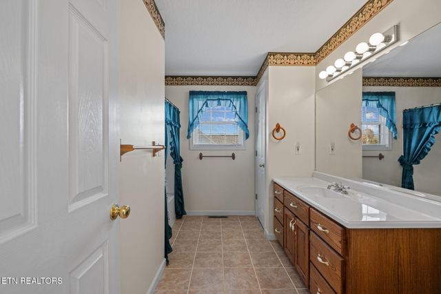 178 Sycamore Drive, Jacksboro, TN 37757