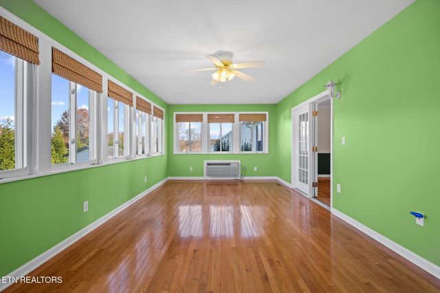 178 Sycamore Drive, Jacksboro, TN 37757