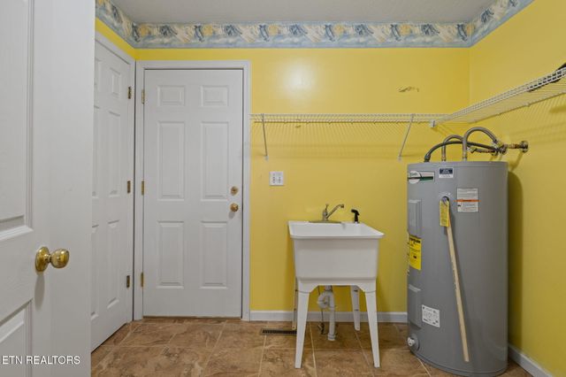 178 Sycamore Drive, Jacksboro, TN 37757