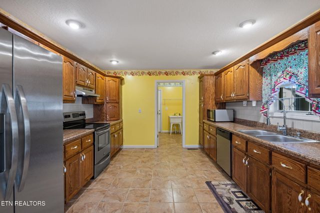 178 Sycamore Drive, Jacksboro, TN 37757