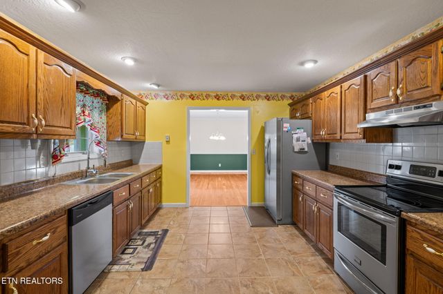 178 Sycamore Drive, Jacksboro, TN 37757