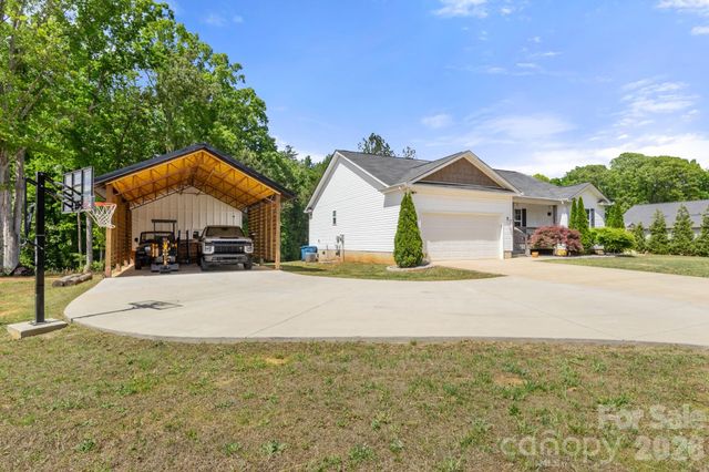7172 Rolling Hills Drive, Sherrills Ford, NC 28673