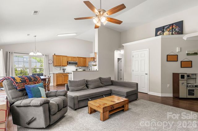7172 Rolling Hills Drive, Sherrills Ford, NC 28673