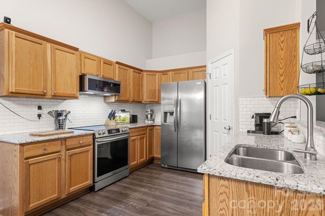 7172 Rolling Hills Drive, Sherrills Ford, NC 28673