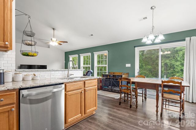 7172 Rolling Hills Drive, Sherrills Ford, NC 28673