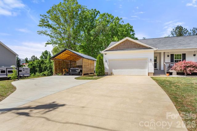 7172 Rolling Hills Drive, Sherrills Ford, NC 28673